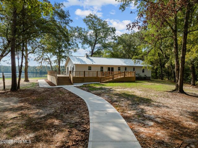 360 Fontanel Lake Drive, Burgaw, NC 28425