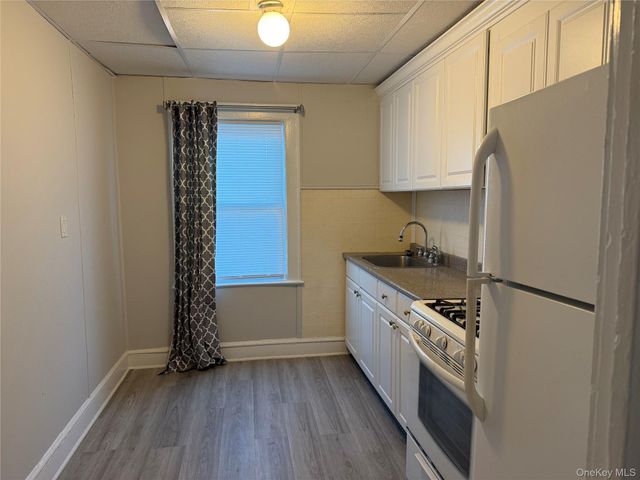 50 The Crescent D4, Babylon, NY 11702