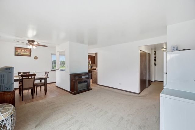 1791 W Algonquin Road 3A, Mount Prospect, IL 60056