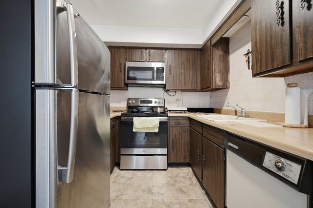 1791 W Algonquin Road 3A, Mount Prospect, IL 60056