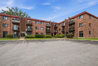 1791 W Algonquin Road 3A, Mount Prospect, IL 60056
