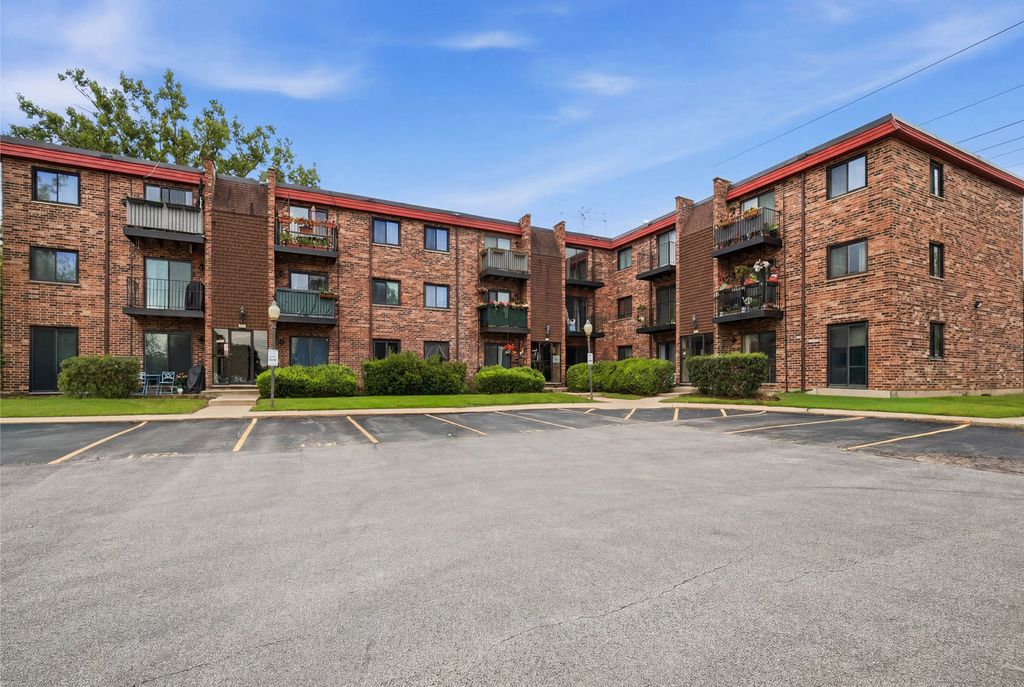 1791 W Algonquin Road 3A, Mount Prospect, IL 60056