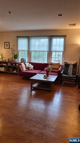 280 Grand Avenue 2B, Palisades Park, NJ 07650