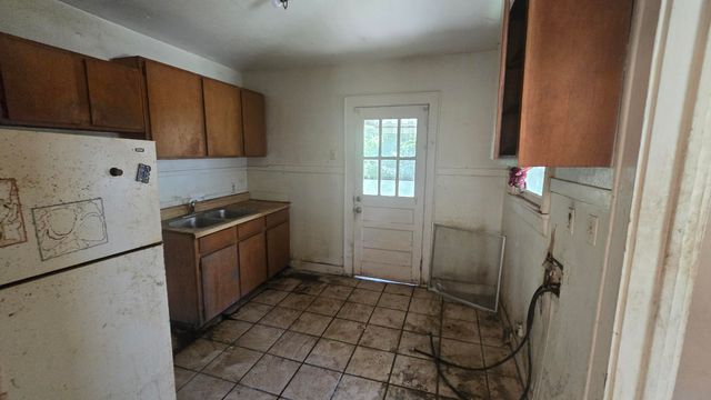 2388 Cambridge Avenue, North Charleston, SC 29405