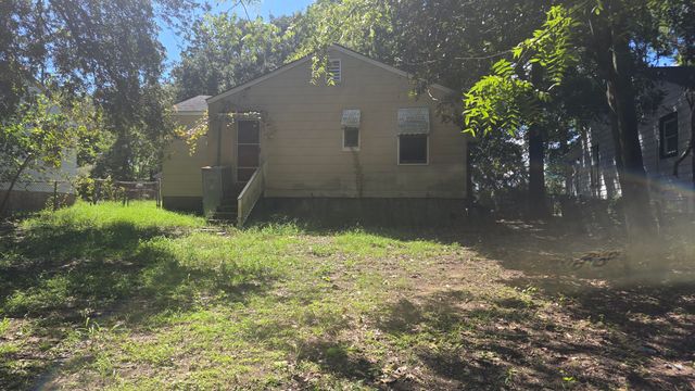 2388 Cambridge Avenue, North Charleston, SC 29405