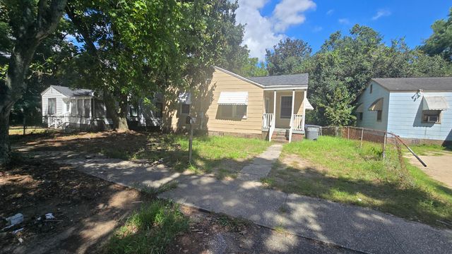 2388 Cambridge Avenue, North Charleston, SC 29405