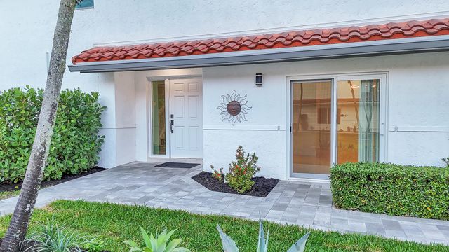 8608 Via Giula, Boca Raton, FL 33496