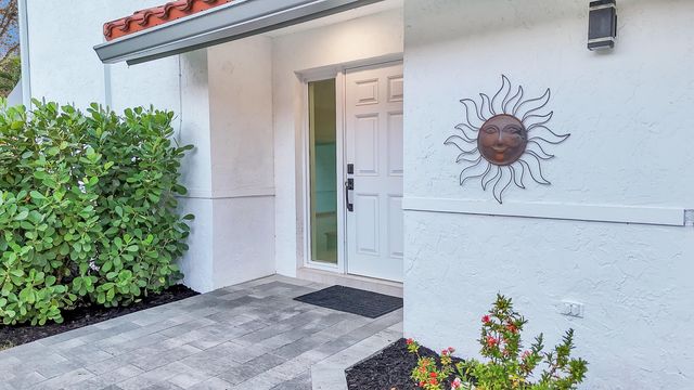 8608 Via Giula, Boca Raton, FL 33496