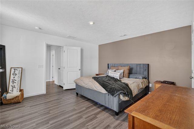 2614 Bishop Oval, Barberton, OH 44203