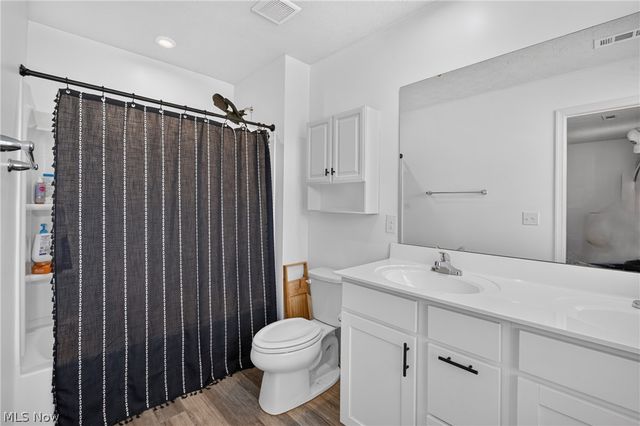 2614 Bishop Oval, Barberton, OH 44203