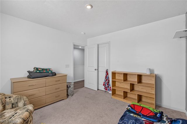 2614 Bishop Oval, Barberton, OH 44203