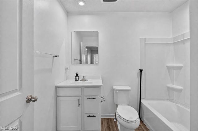 2614 Bishop Oval, Barberton, OH 44203