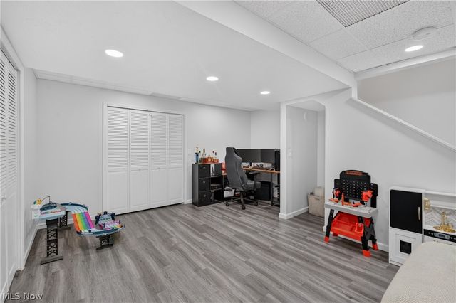 2614 Bishop Oval, Barberton, OH 44203