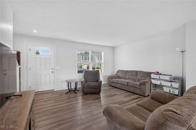 2614 Bishop Oval, Barberton, OH 44203