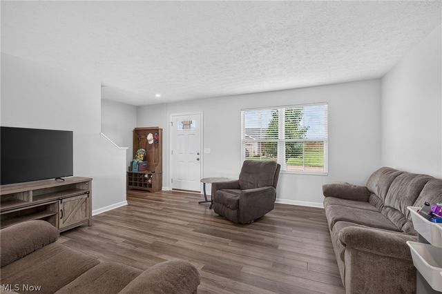 2614 Bishop Oval, Barberton, OH 44203