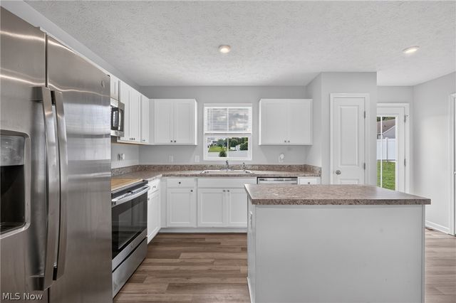 2614 Bishop Oval, Barberton, OH 44203