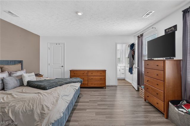 2614 Bishop Oval, Barberton, OH 44203