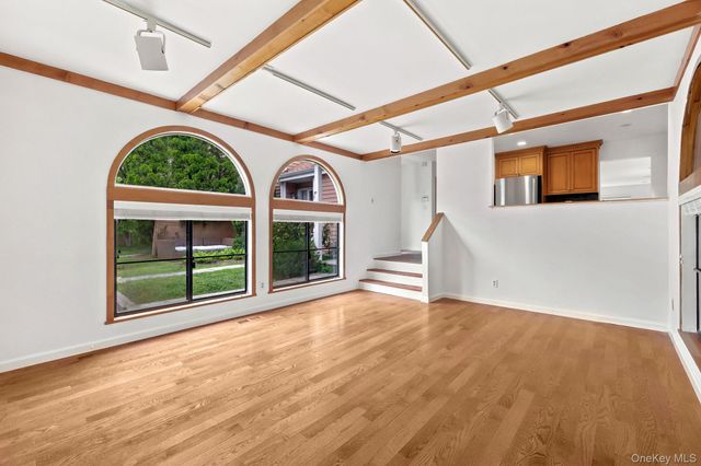 9 Deer Run, Chappaqua, NY 10514