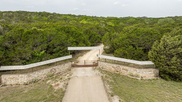 5905 N US Highway 281, Hamilton, TX 76531