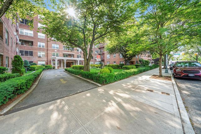 67-66 108th Street D3, Forest Hills, NY 11375