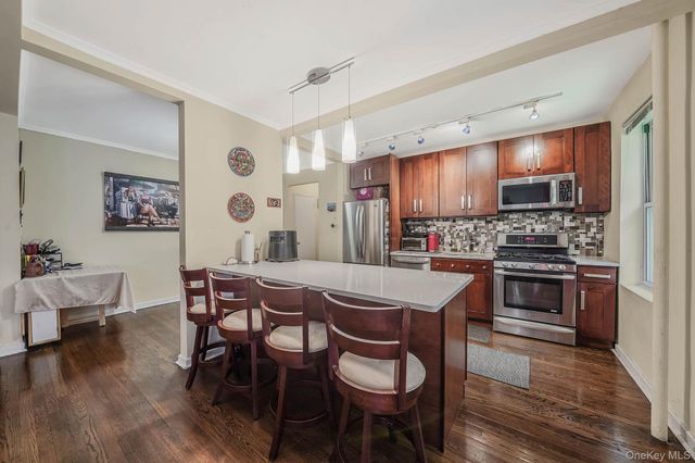 67-66 108th Street D3, Forest Hills, NY 11375