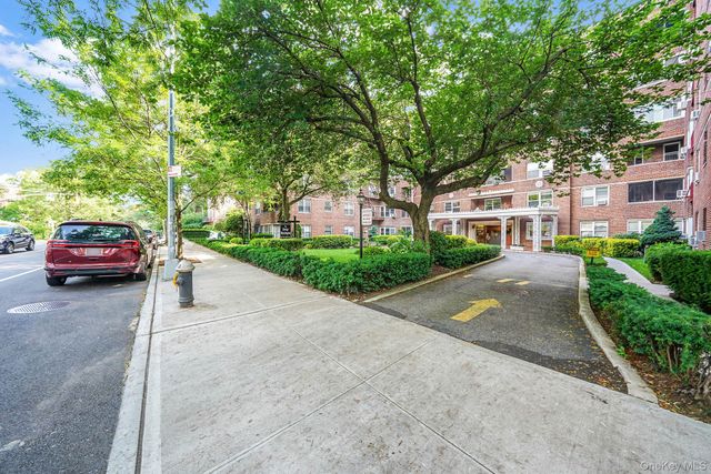 67-66 108th Street D3, Forest Hills, NY 11375