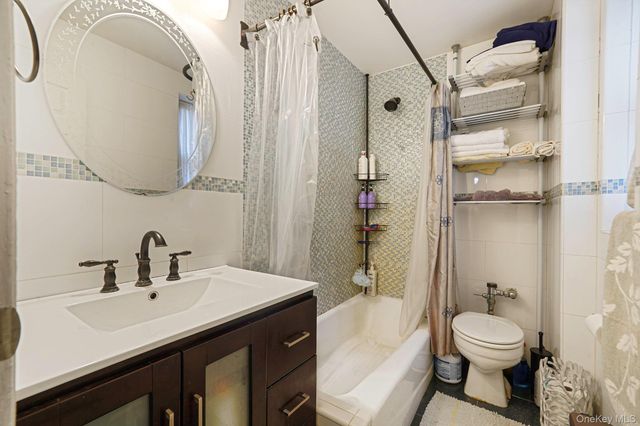 67-66 108th Street D3, Forest Hills, NY 11375