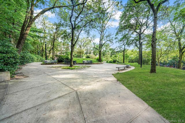 67-66 108th Street D3, Forest Hills, NY 11375