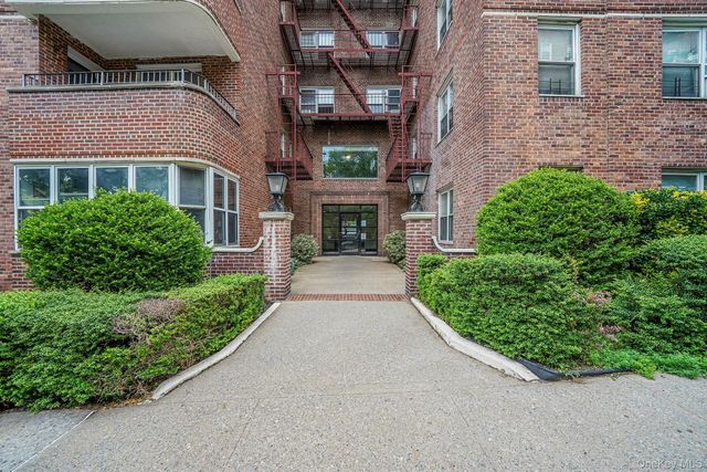 67-66 108th Street D3, Forest Hills, NY 11375