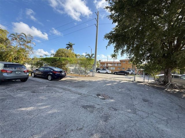 4370 NW 11th St 206, Miami, FL 33126