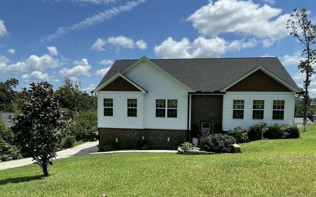 4012 Shady Oak Drive, Ooltewah, TN 37363
