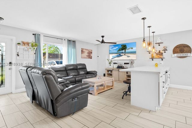 11660 NW 38th Pl, Sunrise, FL 33323