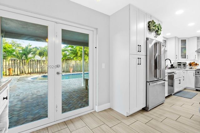 11660 NW 38th Pl, Sunrise, FL 33323
