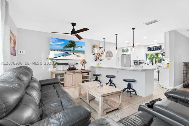 11660 NW 38th Pl, Sunrise, FL 33323
