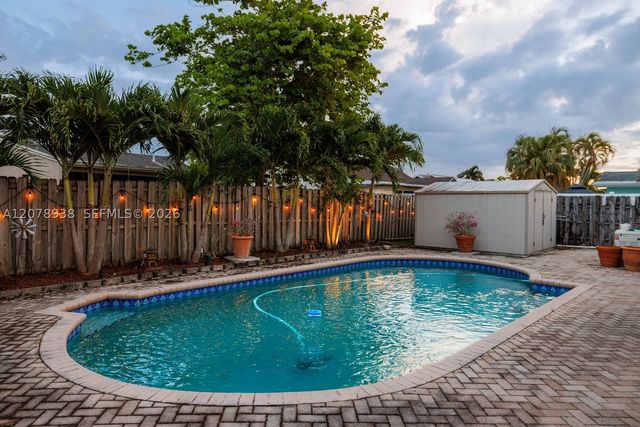 11660 NW 38th Pl, Sunrise, FL 33323
