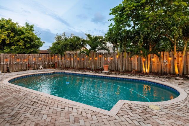 11660 NW 38th Pl, Sunrise, FL 33323