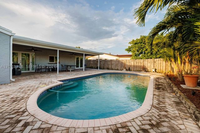 11660 NW 38th Pl, Sunrise, FL 33323