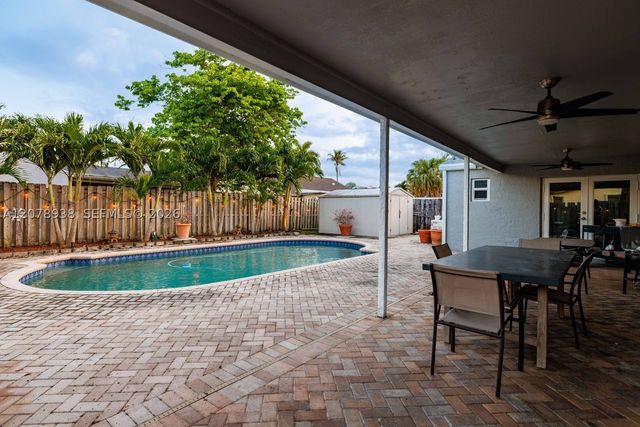 11660 NW 38th Pl, Sunrise, FL 33323