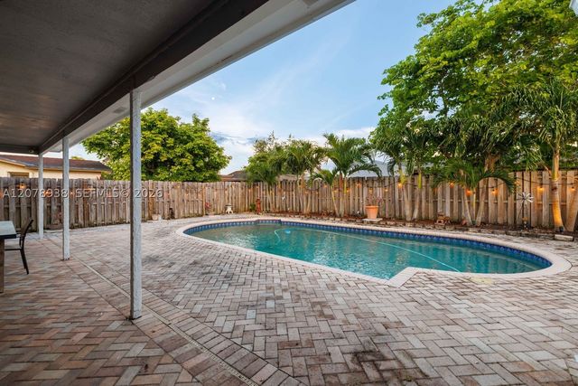 11660 NW 38th Pl, Sunrise, FL 33323