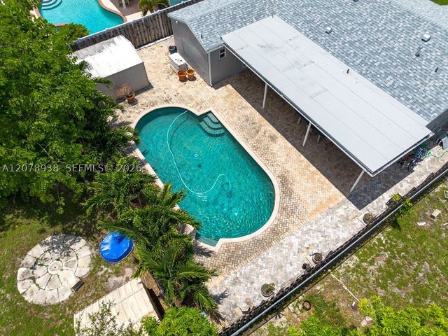 11660 NW 38th Pl, Sunrise, FL 33323
