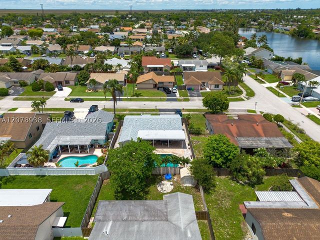 11660 NW 38th Pl, Sunrise, FL 33323