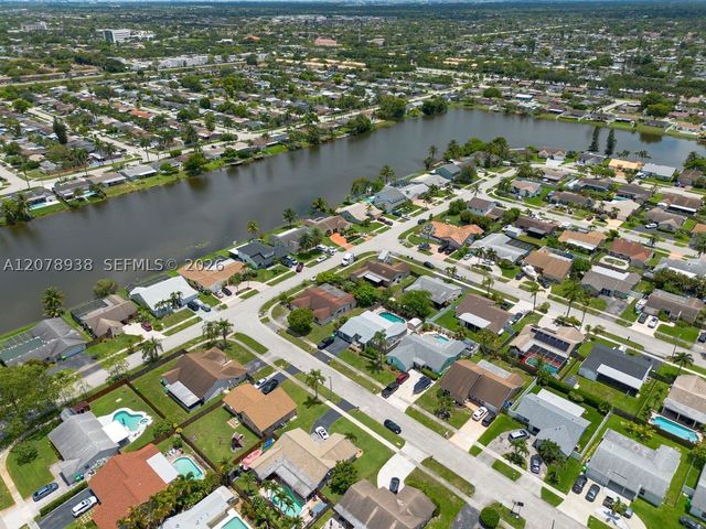 11660 NW 38th Pl, Sunrise, FL 33323