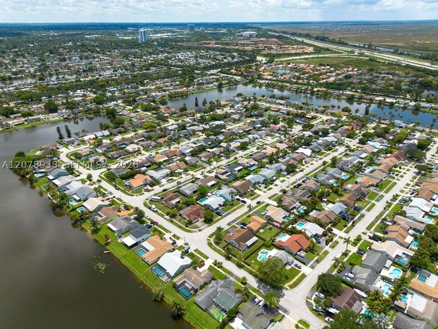 11660 NW 38th Pl, Sunrise, FL 33323