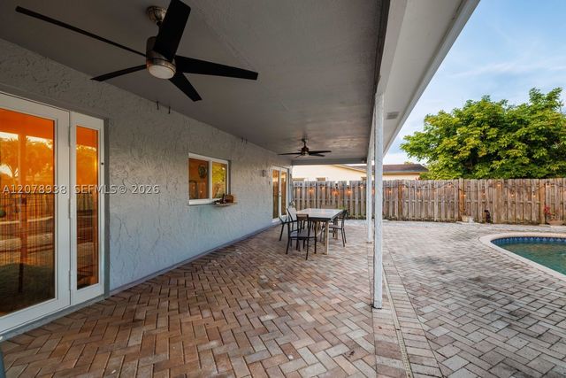 11660 NW 38th Pl, Sunrise, FL 33323