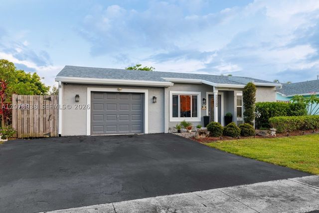 11660 NW 38th Pl, Sunrise, FL 33323