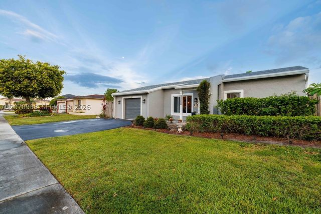 11660 NW 38th Pl, Sunrise, FL 33323