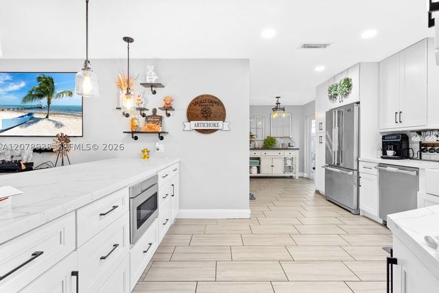11660 NW 38th Pl, Sunrise, FL 33323