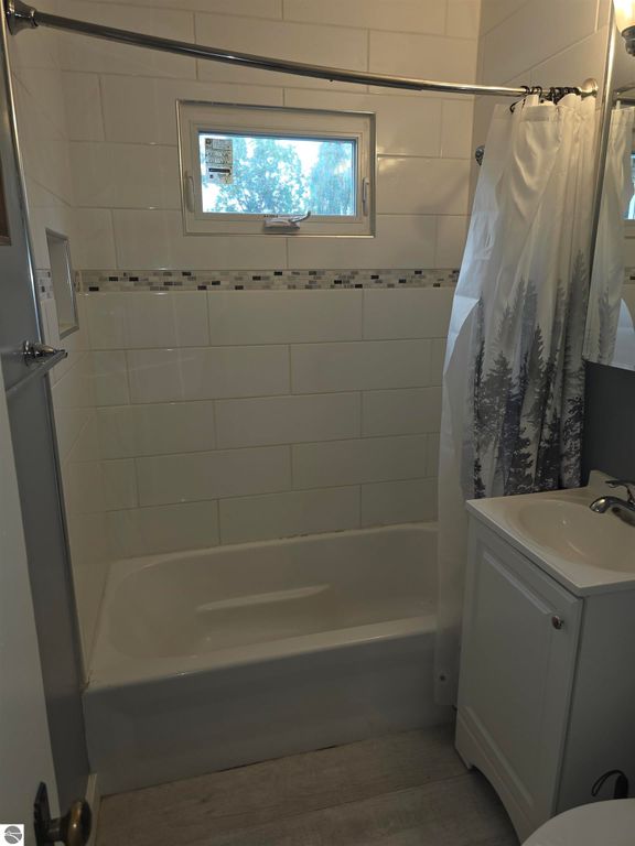 Image 14 of property listing at 118 Davis Street, St Louis, MI 48880