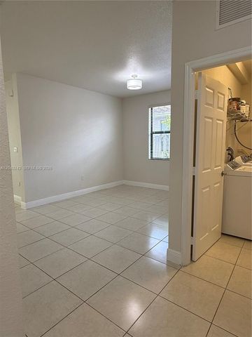 9762 NW 8th Ter, Miami, FL 33172