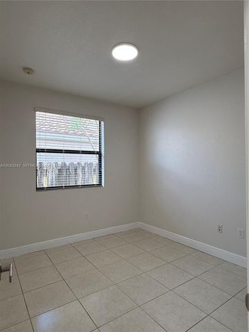 9762 NW 8th Ter, Miami, FL 33172